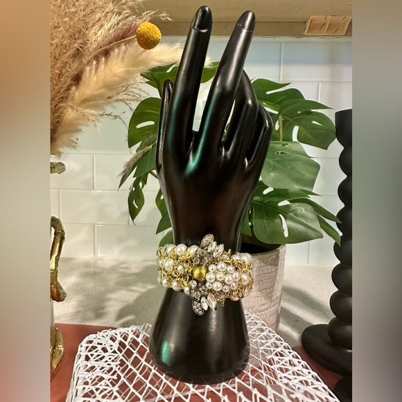 Luxury Handmade Crystal Pearl Bee Statement Bracelet - Picture 4 of 7